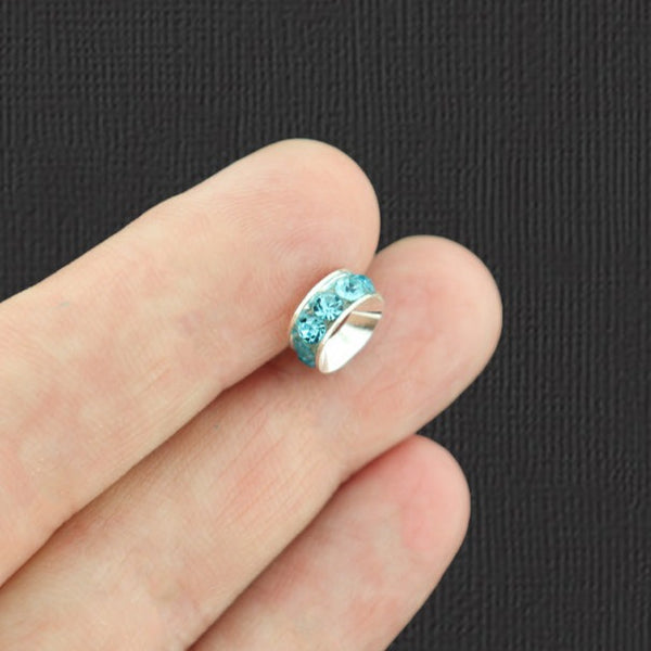 Rondelle Spacer Brass Beads 9mm x 4mm - Ton argenté avec strass bleus incrustés - 4 perles - SC2492