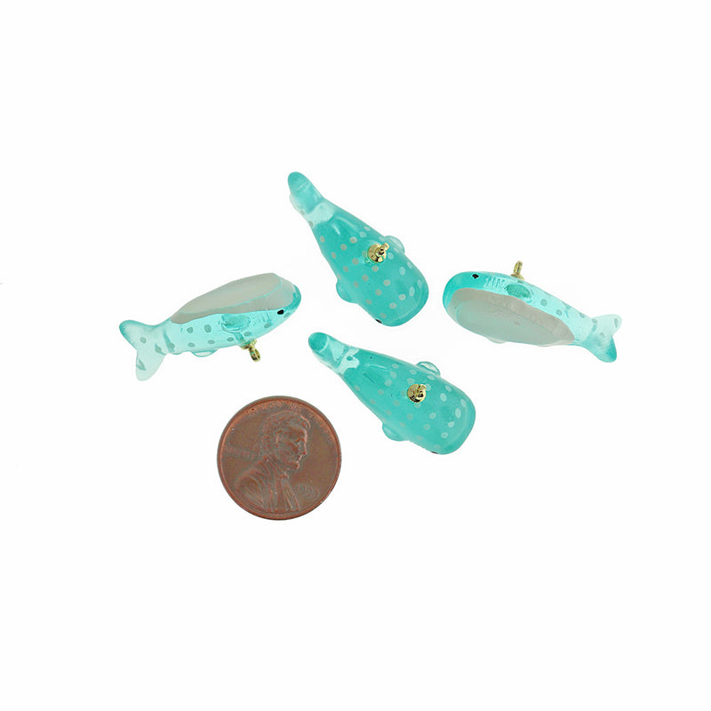 2 breloques en résine ton or requin baleine 3D - K532