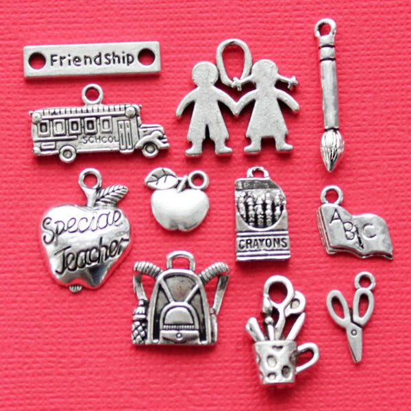 Kindergarten Charm Collection Ton argent antique 11 breloques différentes - COL337