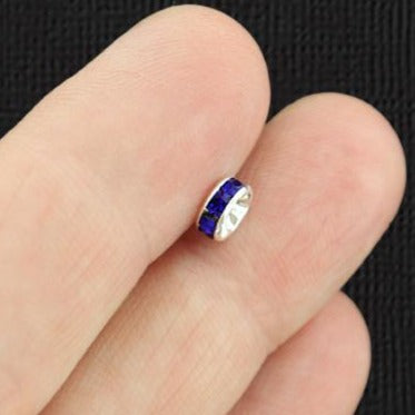 Perles d'espacement Rondelle 6 mm x 2,7 mm - ton argent avec strass bleu royal incrustés - 50 perles - SC6151
