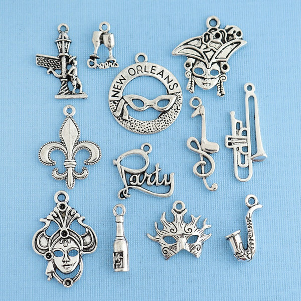 Mardi Gras Charm Collection Ton argent antique 12 breloques différentes - COL303