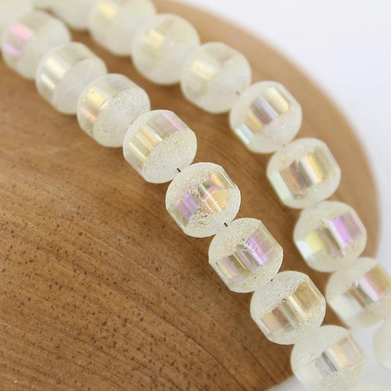 Perles de Verre Rondes 8mm - Opale Blanche Métallisée Givrée - 1 Rang 72 Perles - BD209